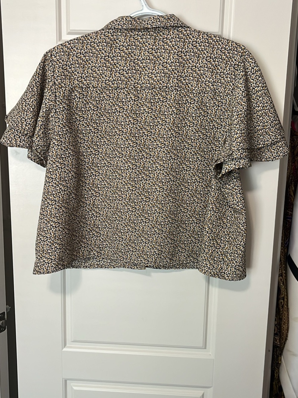 Princess Polly Black and Cream Floral Button-Down Top - Picture 2 of 2